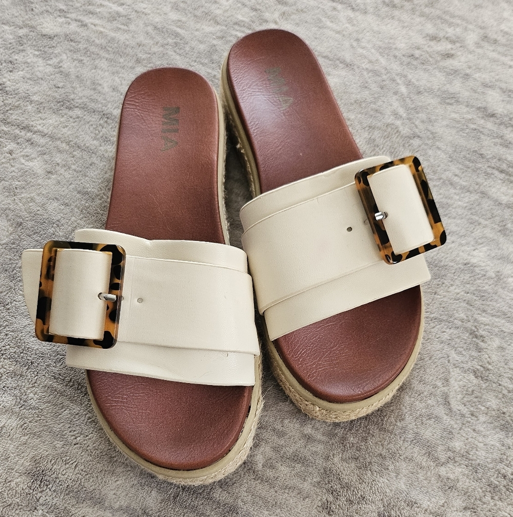MIA Neves Cream Slide Sandals with Tortoise Buckle 7